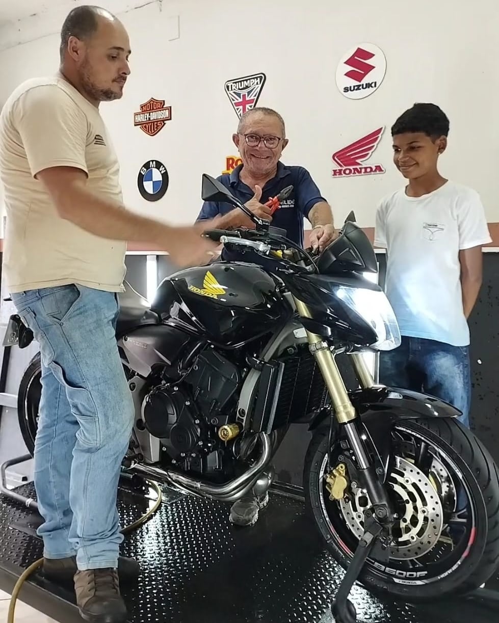 Equipe Chaveiro JF em atendimento automotivo em Cachoeiro de Itapemirim